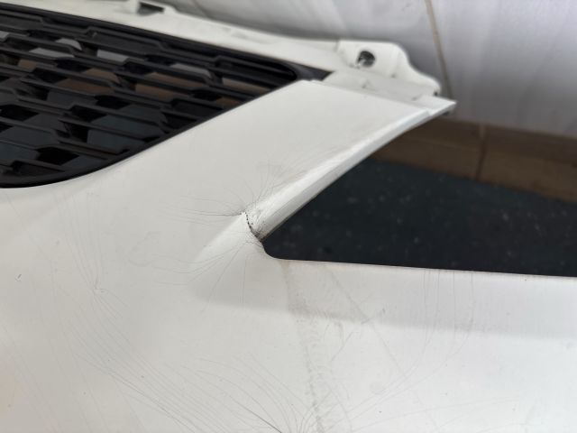 bontott SUZUKI SWIFT IV Első Lökhárító (Részeivel)