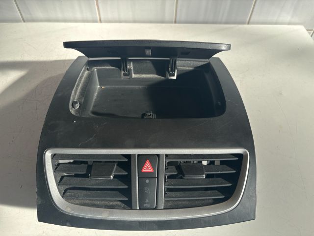 bontott SUZUKI SWIFT IV Első Tároló Rekesz