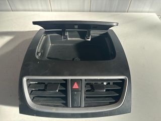 bontott SUZUKI SWIFT IV Első Tároló Rekesz