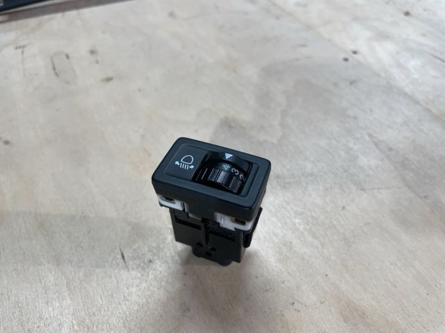 bontott SUZUKI SWIFT IV Fényszórómagasság Állító Kapcsoló