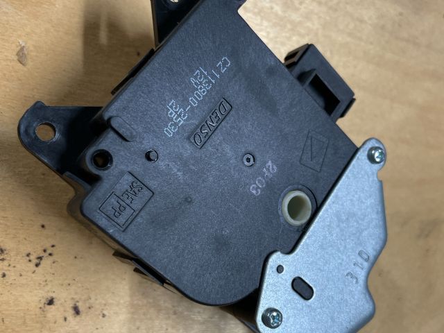 bontott SUZUKI SWIFT IV Fűtés Állító Motor