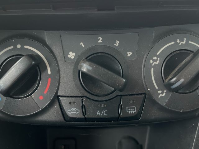 bontott SUZUKI SWIFT IV Fűtéskapcsoló (manuális klímás)