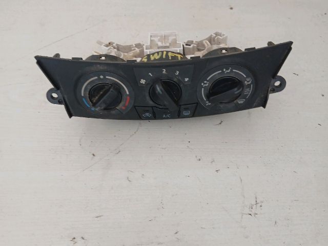 bontott SUZUKI SWIFT IV Fűtéskapcsoló (manuális klímás)