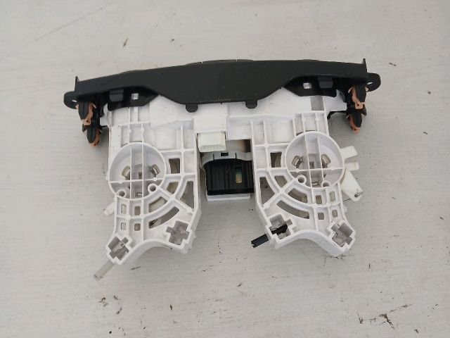 bontott SUZUKI SWIFT IV Fűtéskapcsoló (manuális klímás)