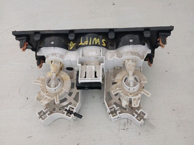 bontott SUZUKI SWIFT IV Fűtéskapcsoló (manuális klímás)