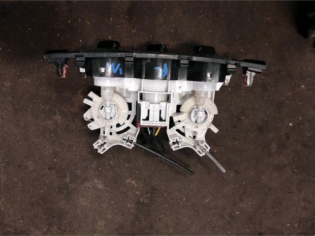 bontott SUZUKI SWIFT IV Fűtéskapcsoló (manuális klímás)