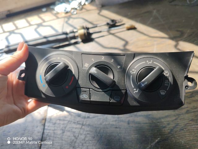 bontott SUZUKI SWIFT IV Fűtéskapcsoló (Nem klímás)