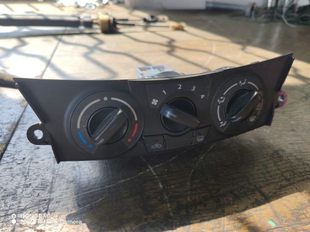 bontott SUZUKI SWIFT IV Fűtéskapcsoló (Nem klímás)
