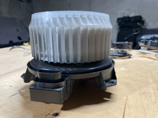 bontott SUZUKI SWIFT IV Fűtőmotor (Klímás)