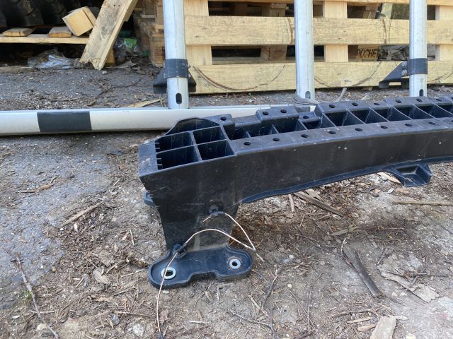 bontott SUZUKI SWIFT IV Hátsó Lökhárító Merevítő (Fém)