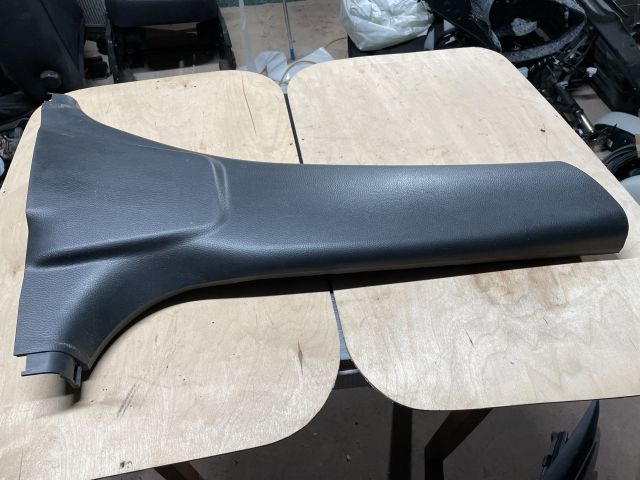 bontott SUZUKI SWIFT IV Jobb B Oszlop Burkolat