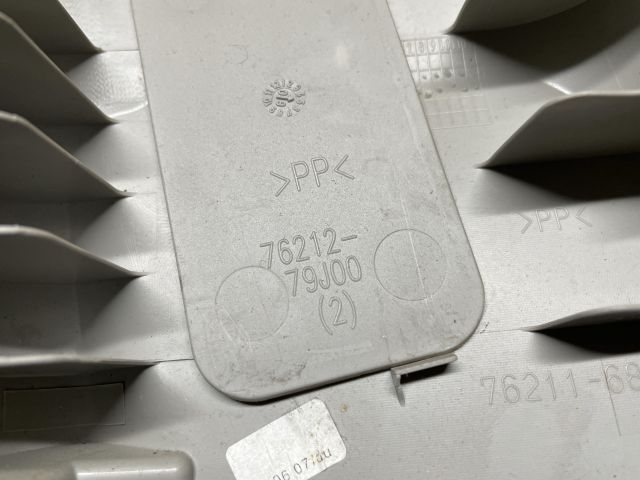 bontott SUZUKI SWIFT IV Jobb B Oszlop Burkolat