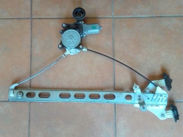 bontott SUZUKI SWIFT IV Jobb első Ablakemelő Szerkezet (Elektromos)