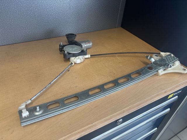 bontott SUZUKI SWIFT IV Jobb első Ablakemelő Szerkezet (Elektromos)