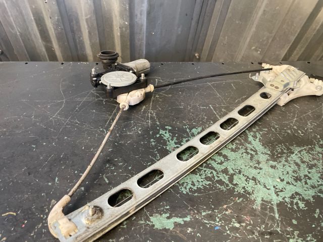 bontott SUZUKI SWIFT IV Jobb első Ablakemelő Szerkezet (Elektromos)