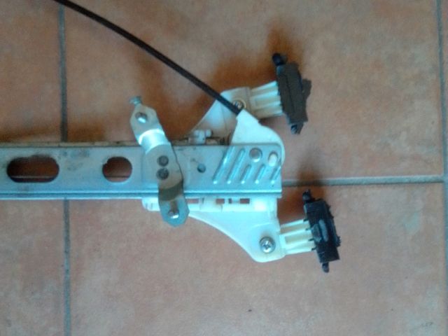 bontott SUZUKI SWIFT IV Jobb első Ablakemelő Szerkezet (Elektromos)