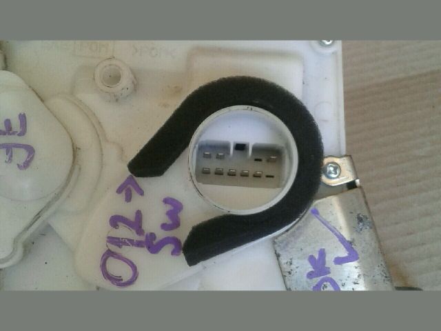 bontott SUZUKI SWIFT IV Jobb első Ajtózár Motor