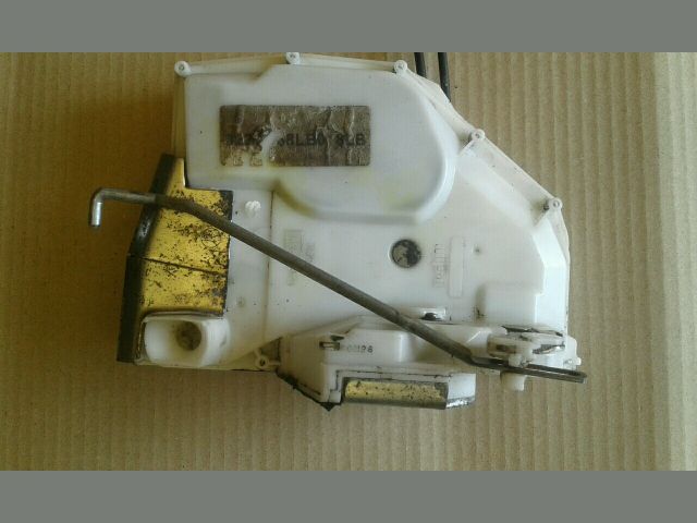 bontott SUZUKI SWIFT IV Jobb első Ajtózár Motor