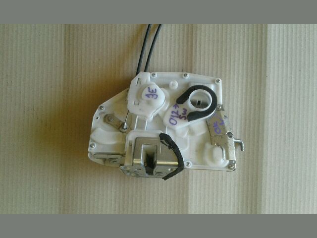 bontott SUZUKI SWIFT IV Jobb első Ajtózár Motor