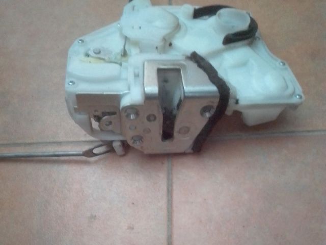 bontott SUZUKI SWIFT IV Jobb első Ajtózár