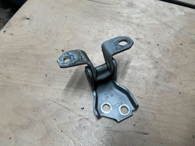 bontott SUZUKI SWIFT IV Jobb első Alsó Zsanér