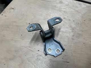 bontott SUZUKI SWIFT IV Jobb első Alsó Zsanér