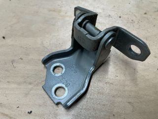 bontott SUZUKI SWIFT IV Jobb első Alsó Zsanér