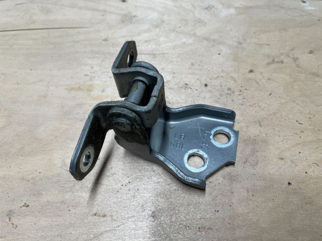 bontott SUZUKI SWIFT IV Jobb első Alsó Zsanér