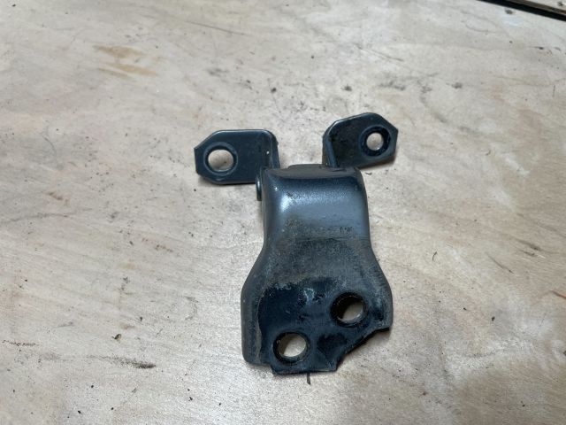 bontott SUZUKI SWIFT IV Jobb első Alsó Zsanér