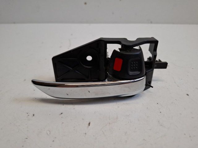 bontott SUZUKI SWIFT IV Jobb első Belső Kilincs