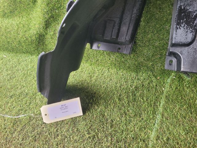 bontott SUZUKI SWIFT IV Jobb első Dobbetét (Kerékjárati, Műanyag)