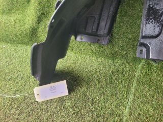 bontott SUZUKI SWIFT IV Jobb első Dobbetét (Kerékjárati, Műanyag)