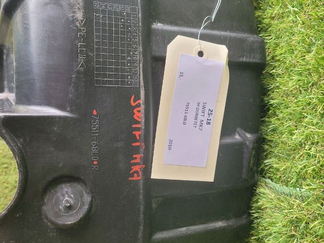 bontott SUZUKI SWIFT IV Jobb első Dobbetét (Kerékjárati, Műanyag)