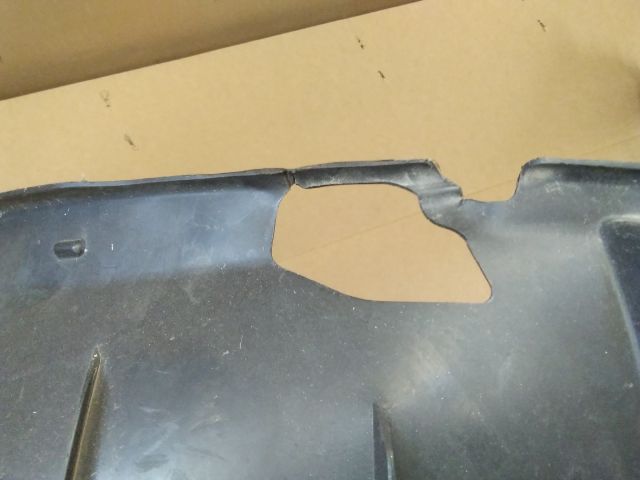 bontott SUZUKI SWIFT IV Jobb első Dobbetét (Kerékjárati, Műanyag)