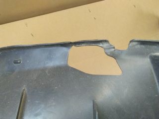 bontott SUZUKI SWIFT IV Jobb első Dobbetét (Kerékjárati, Műanyag)