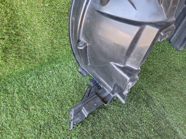 bontott SUZUKI SWIFT IV Jobb első Dobbetét (Kerékjárati, Műanyag)