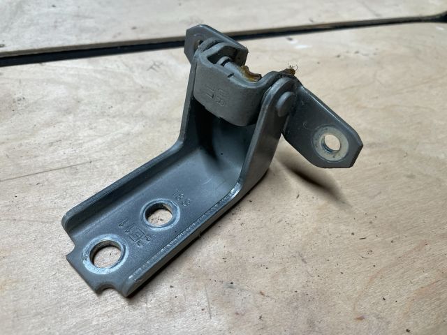 bontott SUZUKI SWIFT IV Jobb első Felső Zsanér