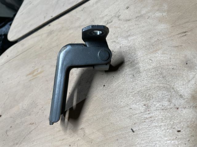 bontott SUZUKI SWIFT IV Jobb első Felső Zsanér