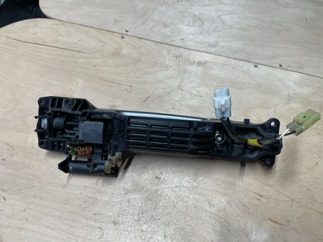 bontott SUZUKI SWIFT IV Jobb első Külső Kilincs