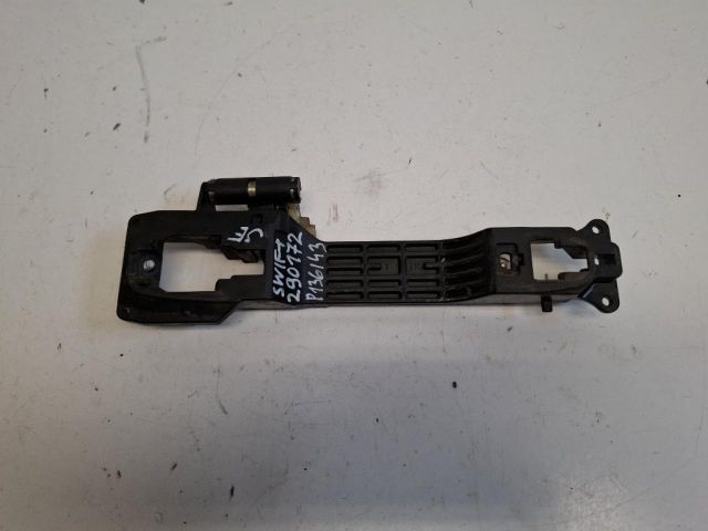 bontott SUZUKI SWIFT IV Jobb első Külső Kilincsfészek