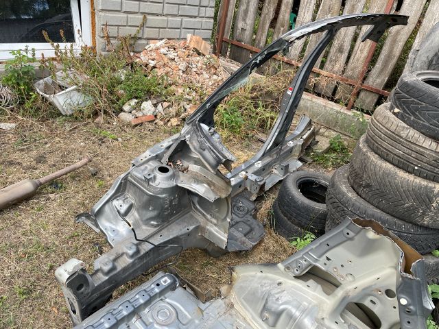 bontott SUZUKI SWIFT IV Jobb első Negyed Karosszéria Csomag