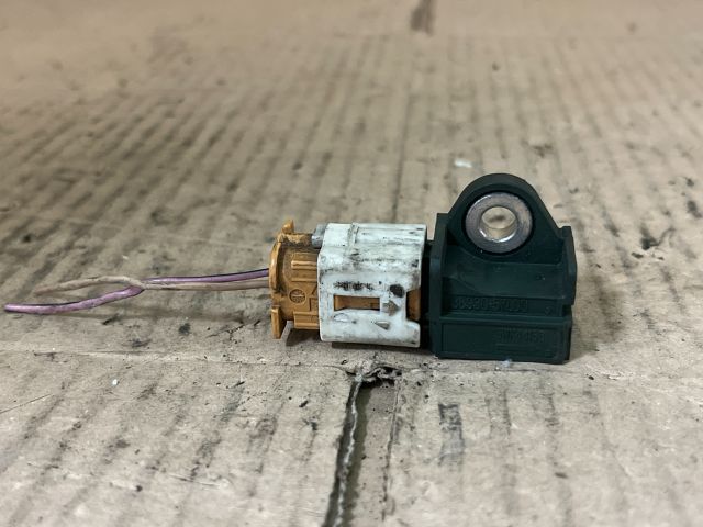 bontott SUZUKI SWIFT IV Jobb első Oldal Ütközés Érzékelő