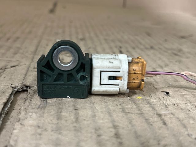 bontott SUZUKI SWIFT IV Jobb első Oldal Ütközés Érzékelő