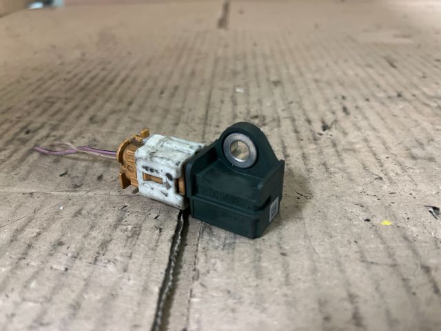 bontott SUZUKI SWIFT IV Jobb első Oldal Ütközés Érzékelő