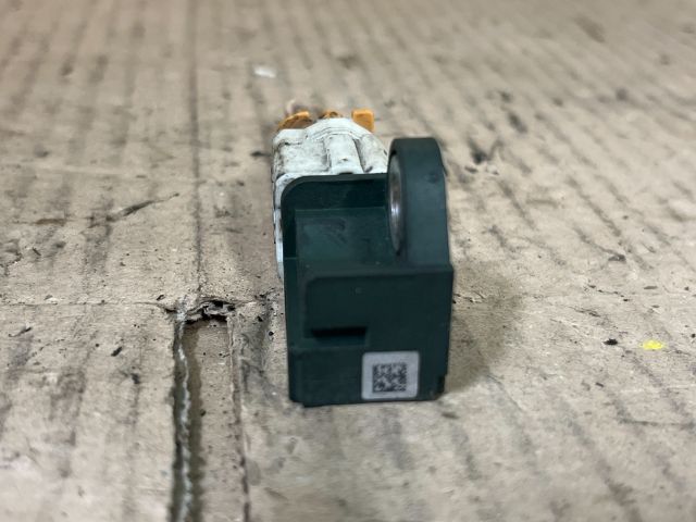 bontott SUZUKI SWIFT IV Jobb első Oldal Ütközés Érzékelő