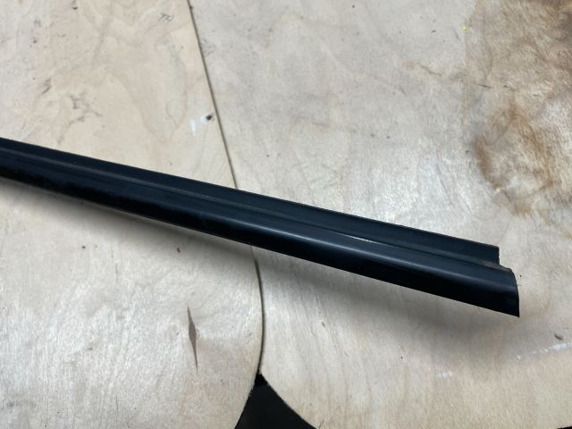 bontott SUZUKI SWIFT IV Jobb első Vízlehúzó Gumicsík