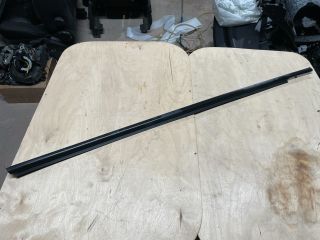 bontott SUZUKI SWIFT IV Jobb első Vízlehúzó Gumicsík