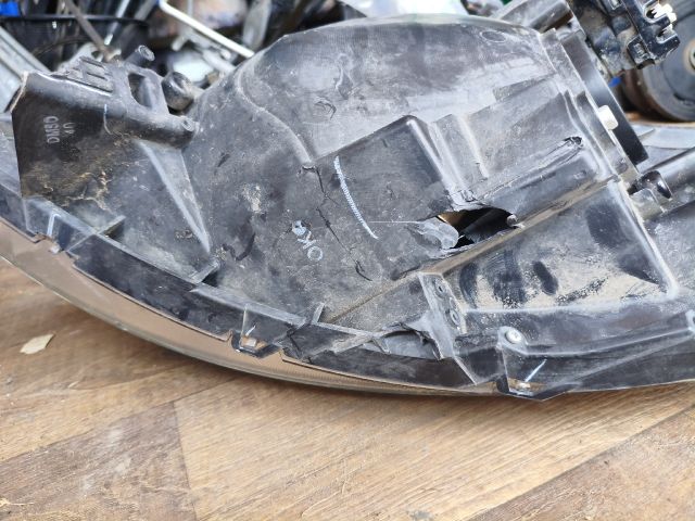 bontott SUZUKI SWIFT IV Jobb Fényszóró