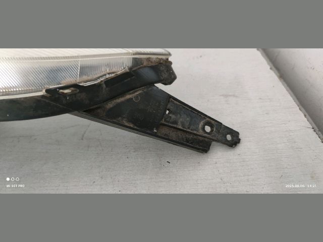 bontott SUZUKI SWIFT IV Jobb Fényszóró