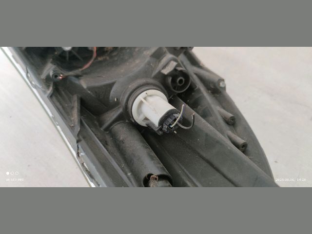 bontott SUZUKI SWIFT IV Jobb Fényszóró